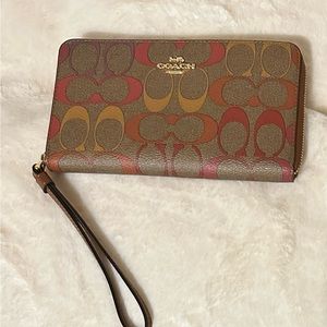 COACH Corner Zip wallet In Rainbow Signature Canvas